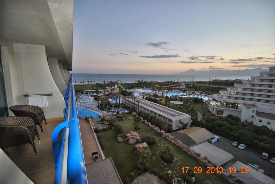 imagini hotel TITANIC LARA